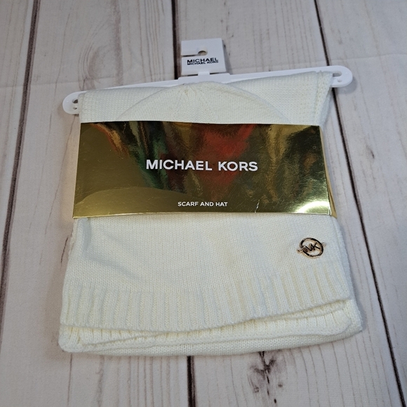 Michael Kors Cream Scarf and Hat Set - Picture 1 of 5